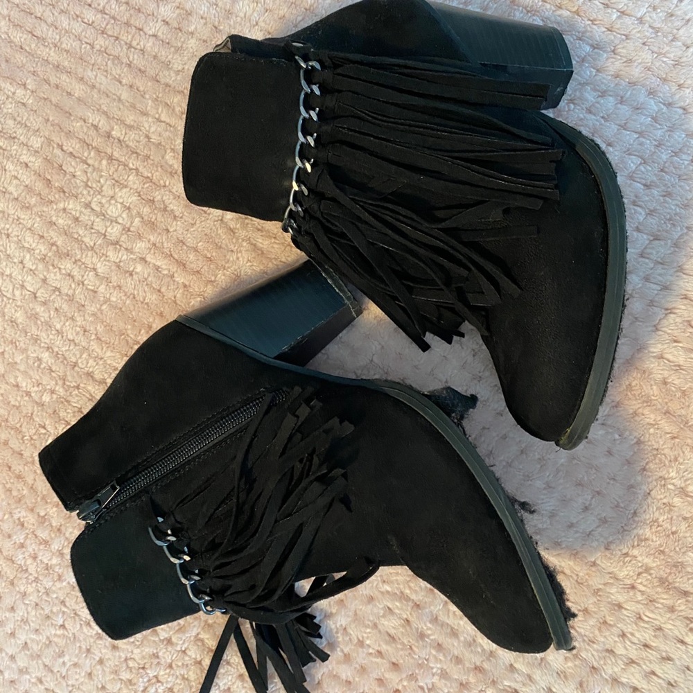 Black fringe boots